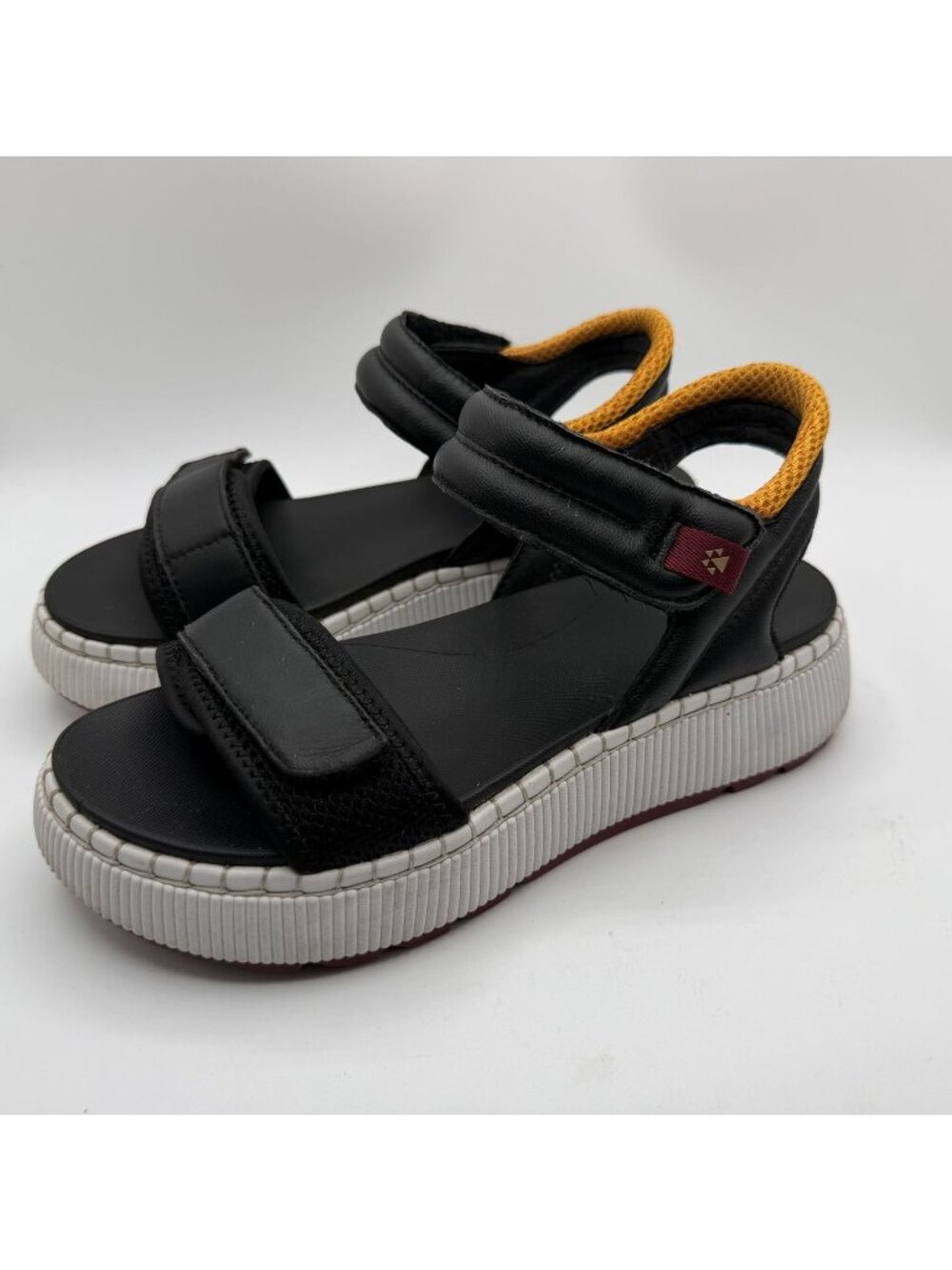 Cougar Spritz Platform Sandals Women Size 7M Black Leather Modern Strap Shoes